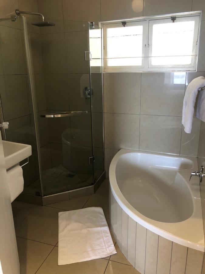 Flora Bay Resort Hout Bay Exterior photo